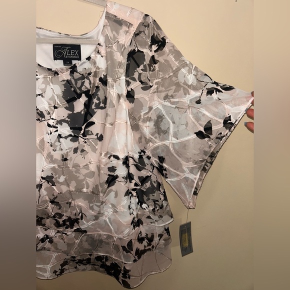 Alex Evenings Top Women’s 2X  White/Blush Chiffon Asymmetric Tiered Hem Floral - Picture 3 of 6